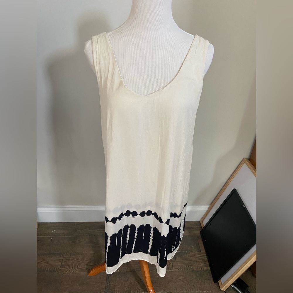 BB Dakota cream shift dress with black tie die pattern